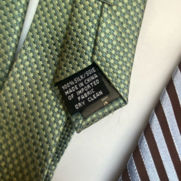 Calvin Klein set of Ties - Picture 3 of 6